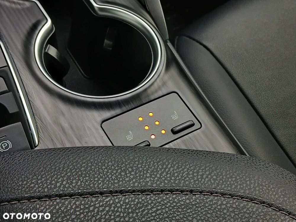 Toyota Camry - 26