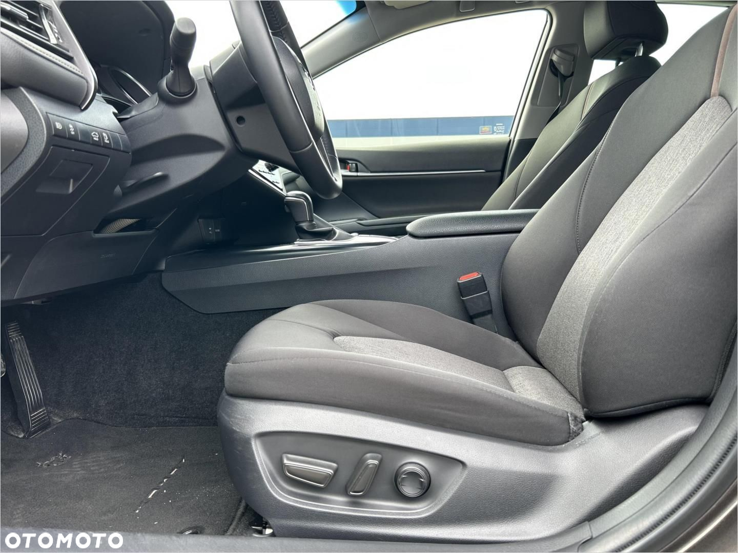Toyota Camry 2.5 Hybrid Comfort CVT - 17