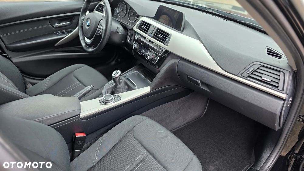 BMW Seria 3 318d Sport Line - 21