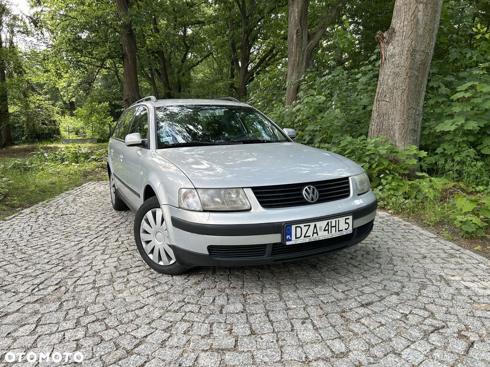 Volkswagen Passat - 1