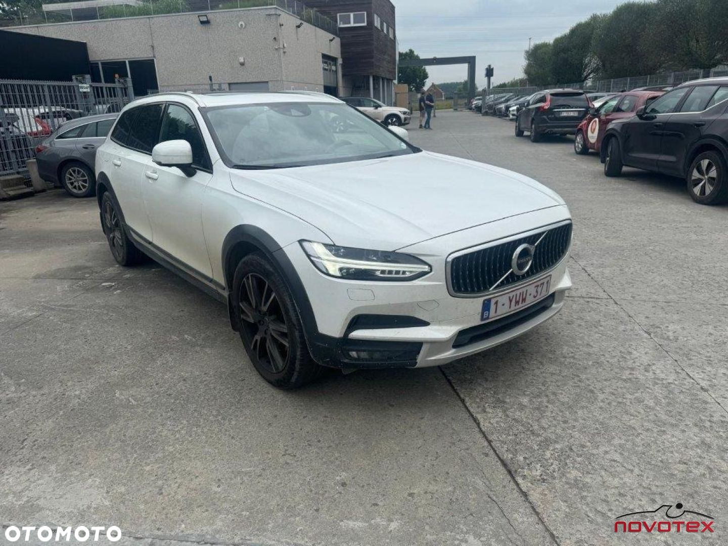 Volvo V90 Cross Country D5 AWD Geartronic Pro - 3