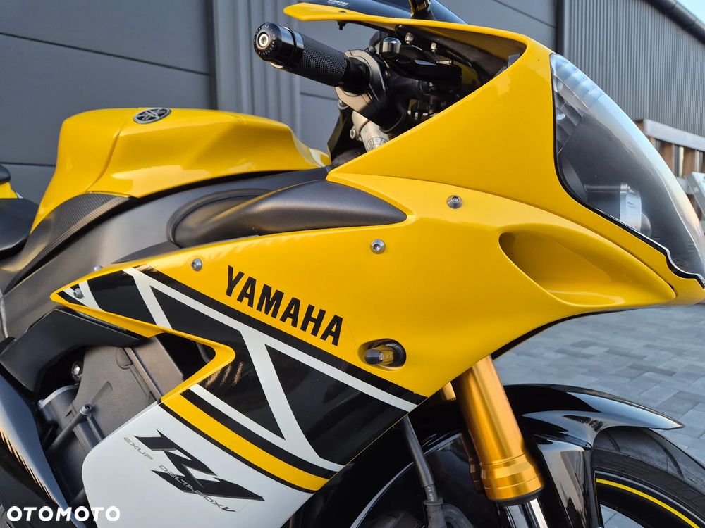 Yamaha R1 - 6