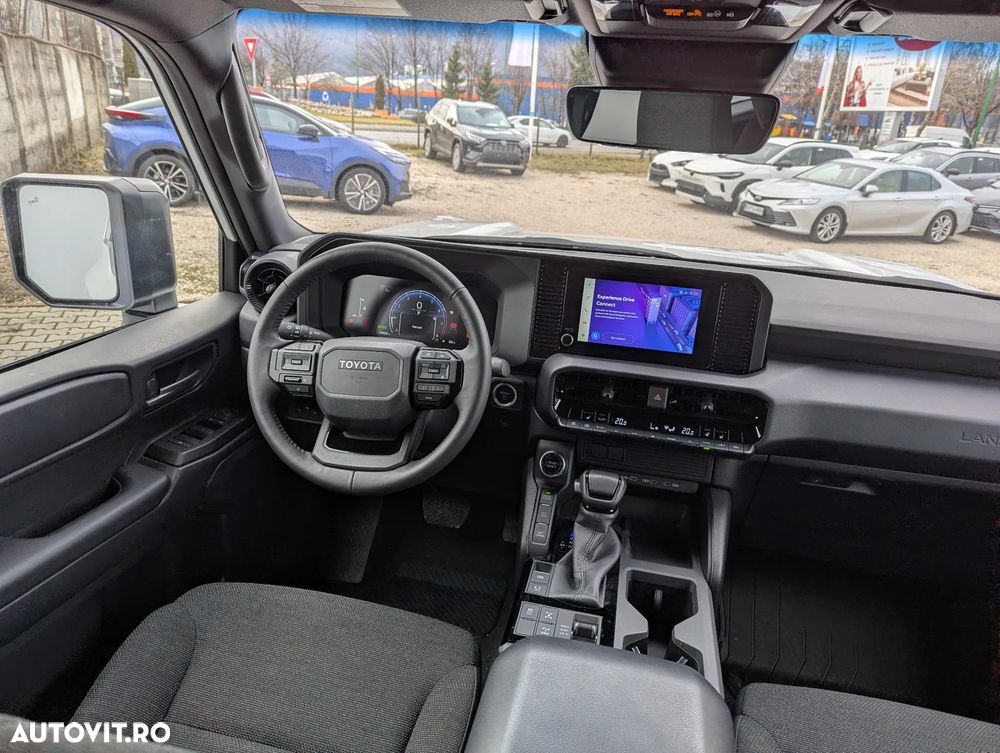 Toyota Land Cruiser 300 - 13