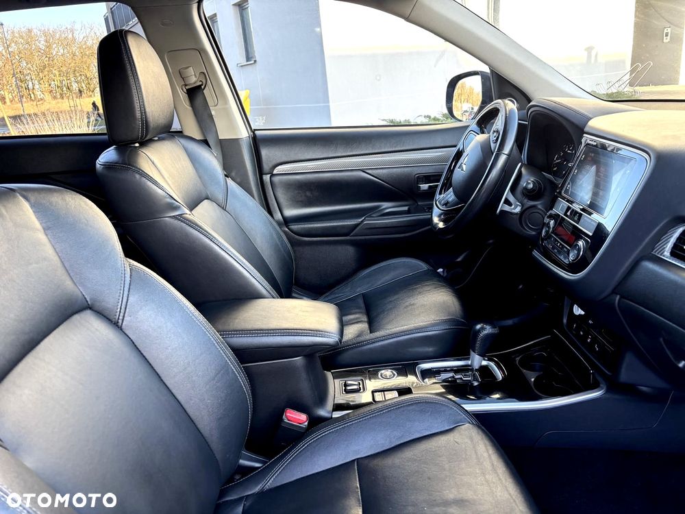 Mitsubishi Outlander 2.0 Intense + Navi 4WD CVT - 19