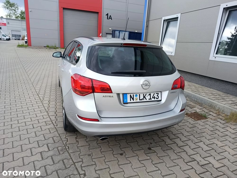Opel Astra 1.4 Turbo 150 Jahre - 9