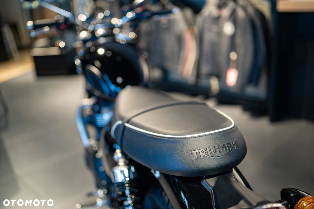 Triumph Bonneville - 25