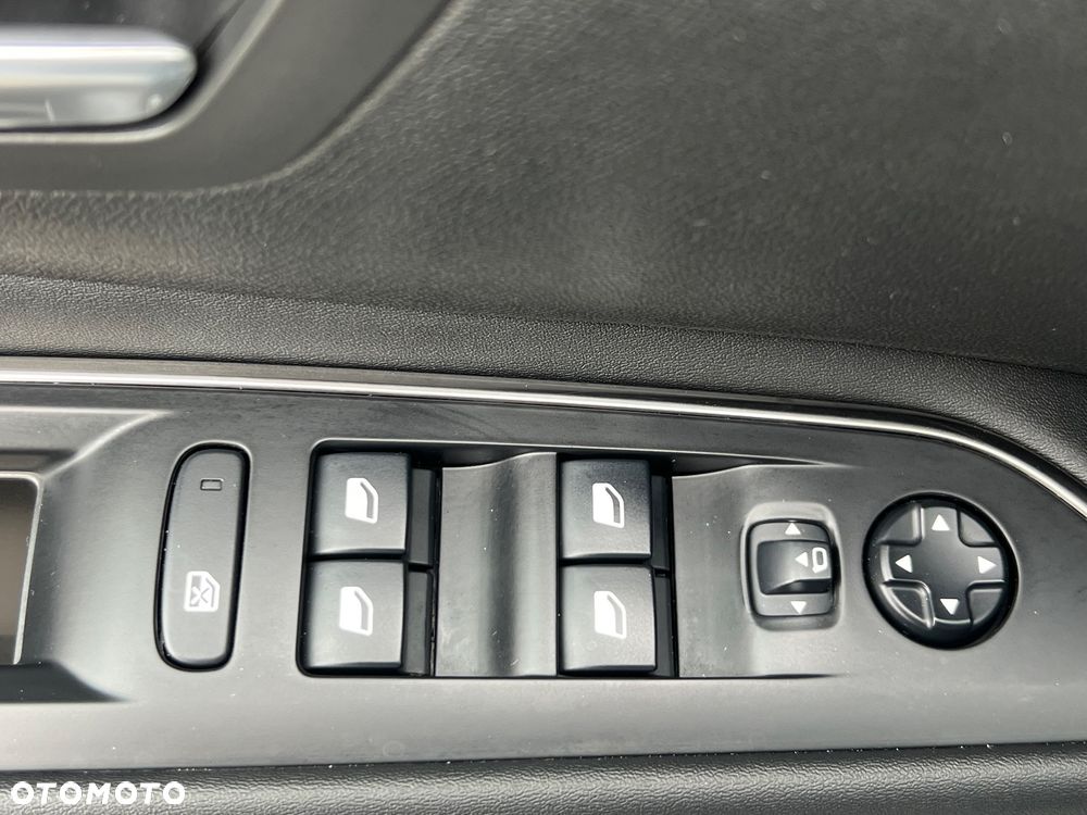 Peugeot 5008 1.5 BlueHDi Allure S&S EAT8 - 25
