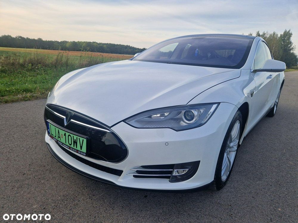 Tesla Model S - 7