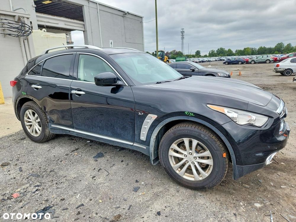 Infiniti QX70 - 12