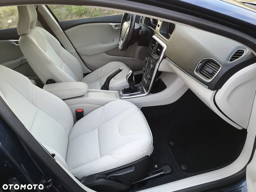 Volvo V40 D3 Momentum - 5