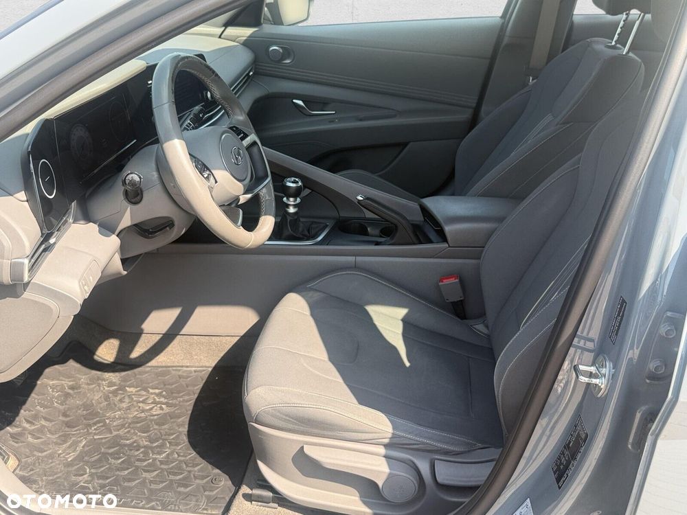 Hyundai Elantra 1.6 Smart - 12