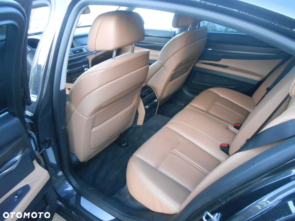 BMW Seria 7 750Li Edition Exclusive - 9