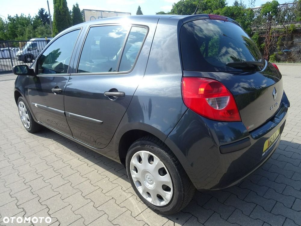 Renault Clio 1.2 16V 65 Authentique - 9