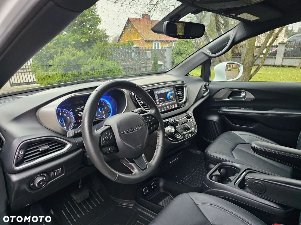 Chrysler Pacifica - 10