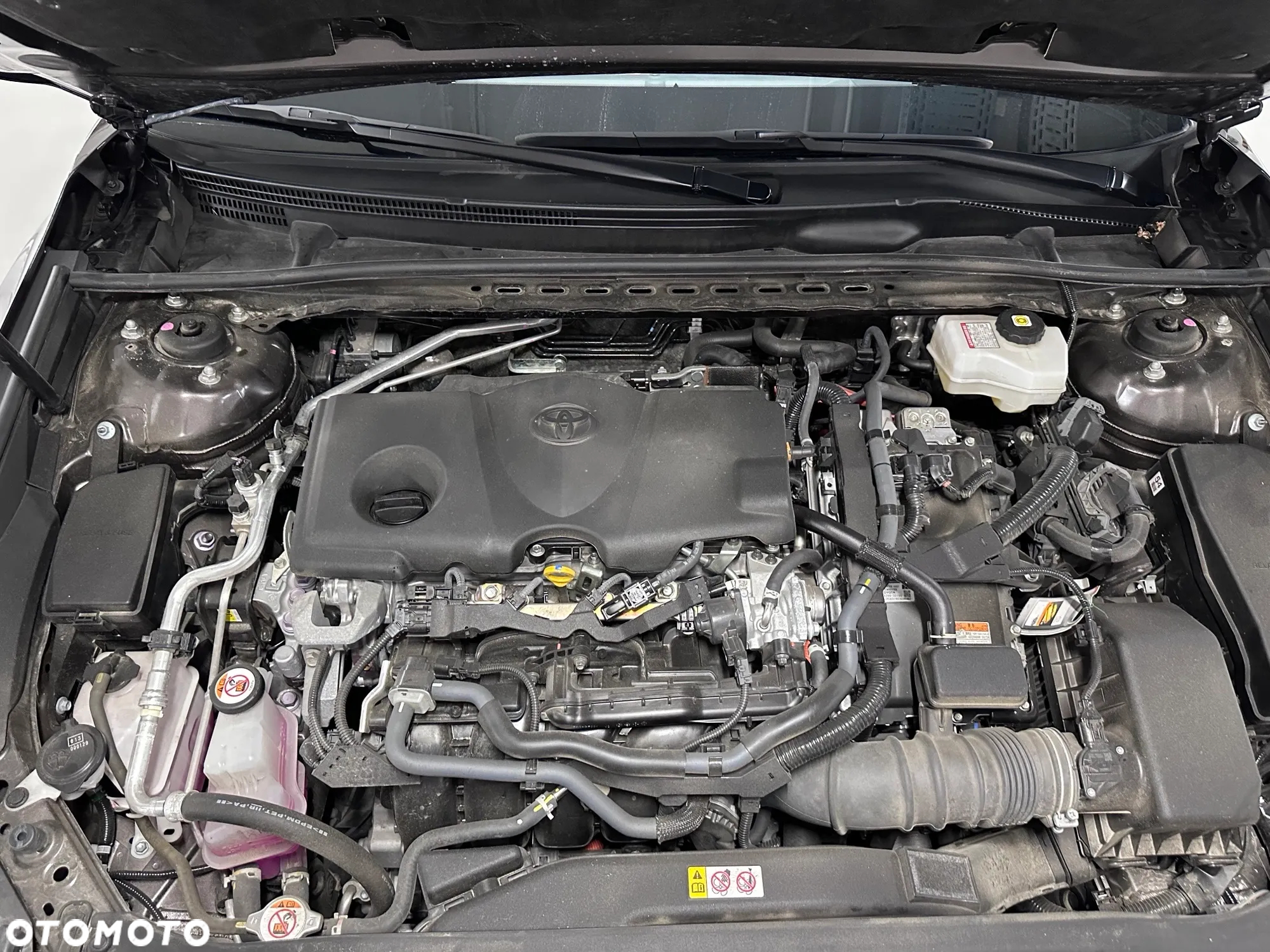 Toyota Camry 2.5 Hybrid Executive CVT - 16