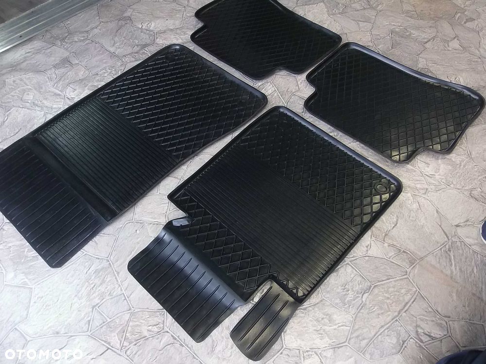 Dywaniki Gumowe BMW E36 E46 E90 E91 E67 F25 E84 E39 E81 E82 E88 E87 - 7
