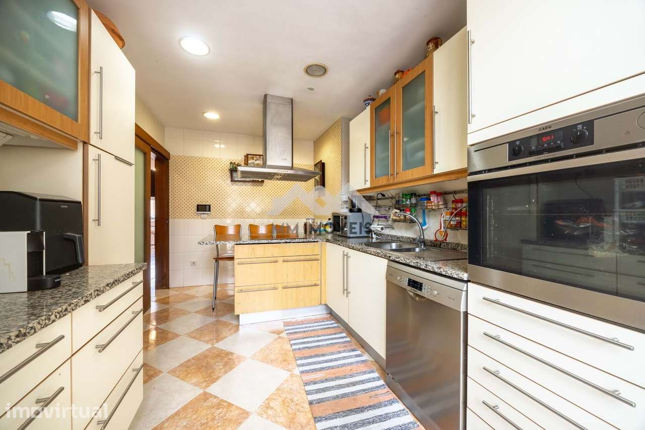 Apartamento T3 | Antas | Terraço | Bom para Investimento | 2 Frentes | - Grande imagem: 3/26