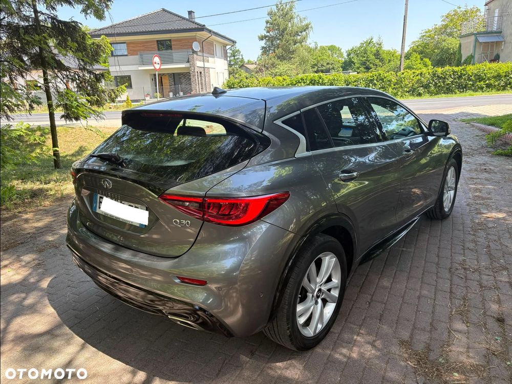 Infiniti Q30 - 7