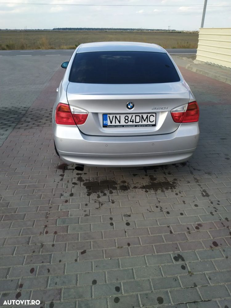 BMW Seria 3 320i Touring - 4