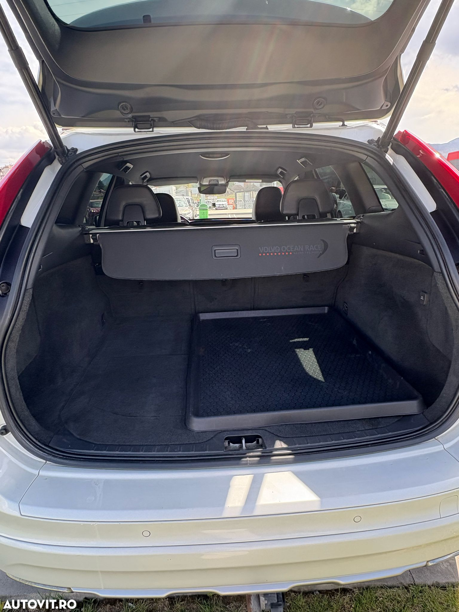 Volvo XC 60 D4 AWD Geartronic Ocean Race - 21