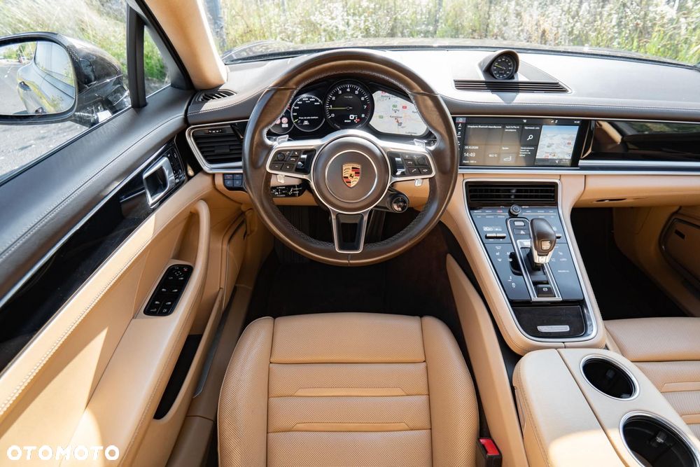 Porsche Panamera 4 E-Hybrid - 12