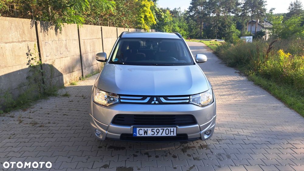 Mitsubishi Outlander - 2