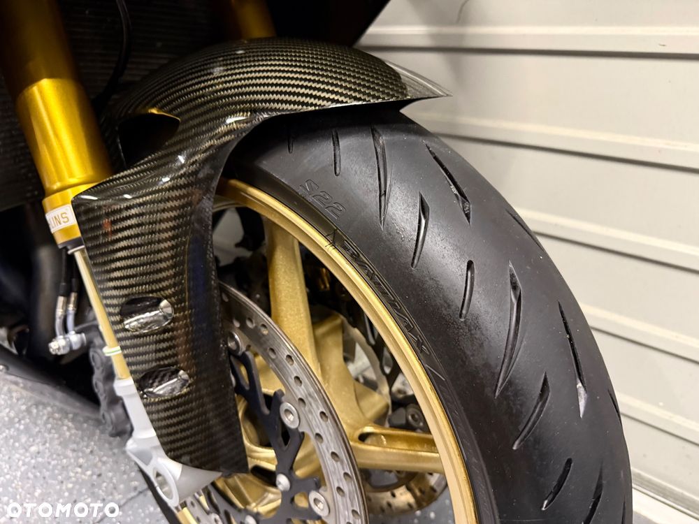 Yamaha R1 - 12