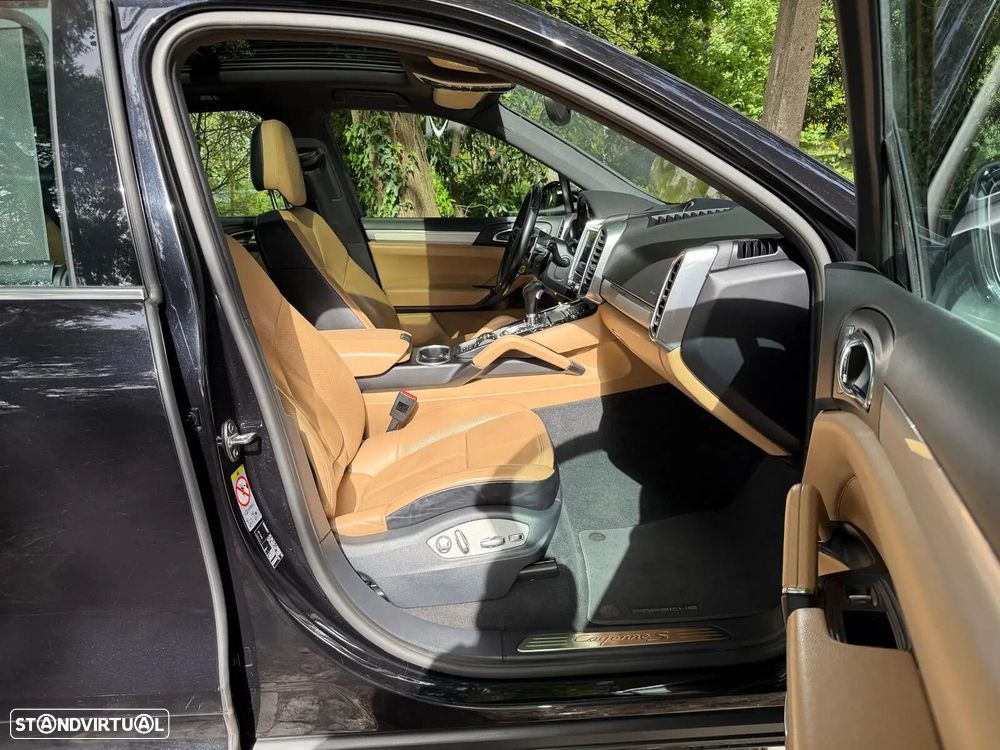 Porsche Cayenne S E-Hybrid Platinum Edition - 32