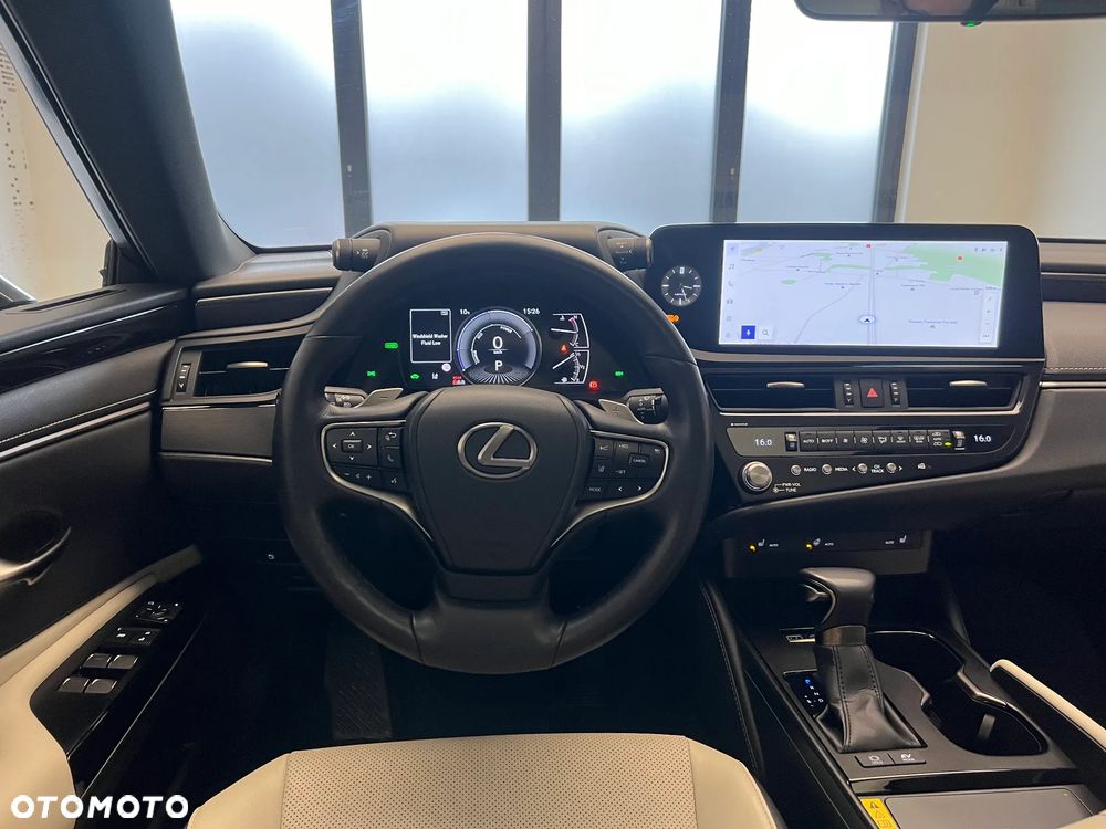 Lexus ES 300h F Sport Design - 8