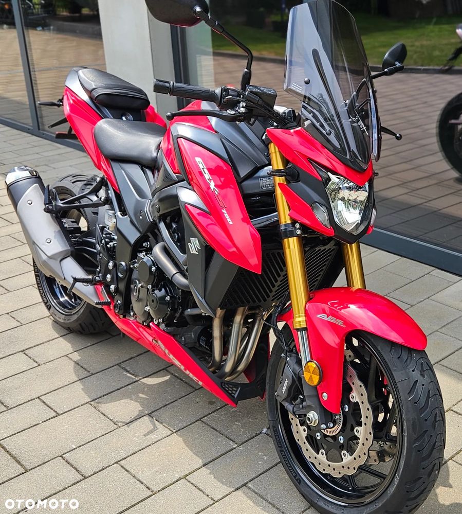 Suzuki GSX - 11