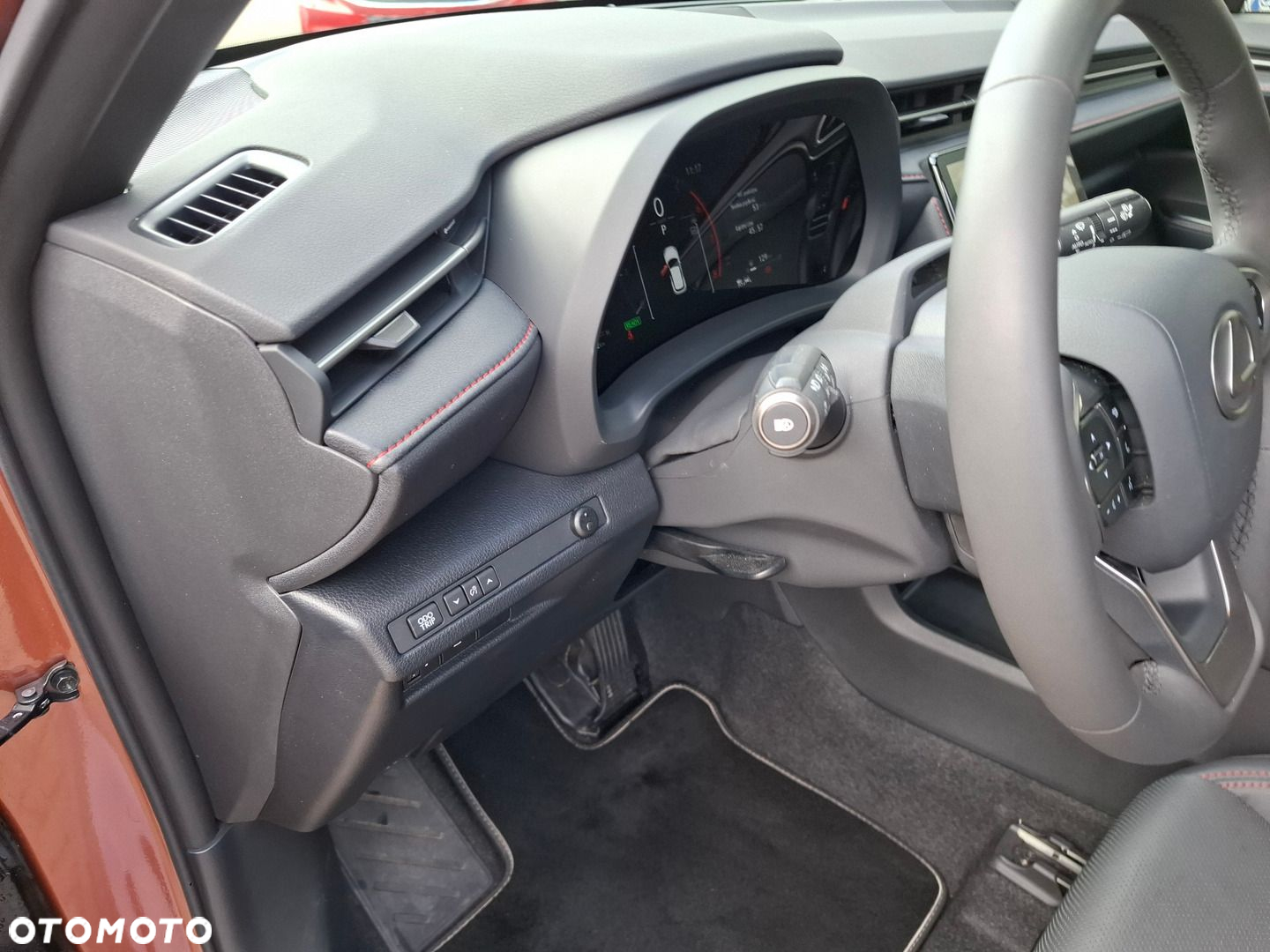 Lexus LBX 1.5 Hybrid Emotion - 13