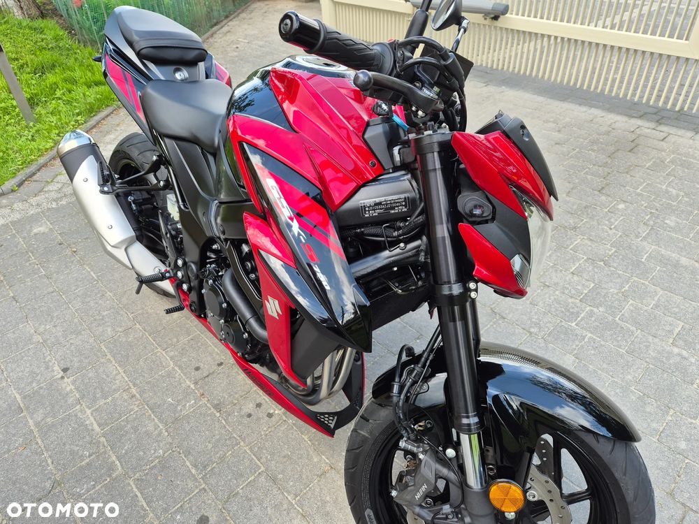 Suzuki GSX - 10