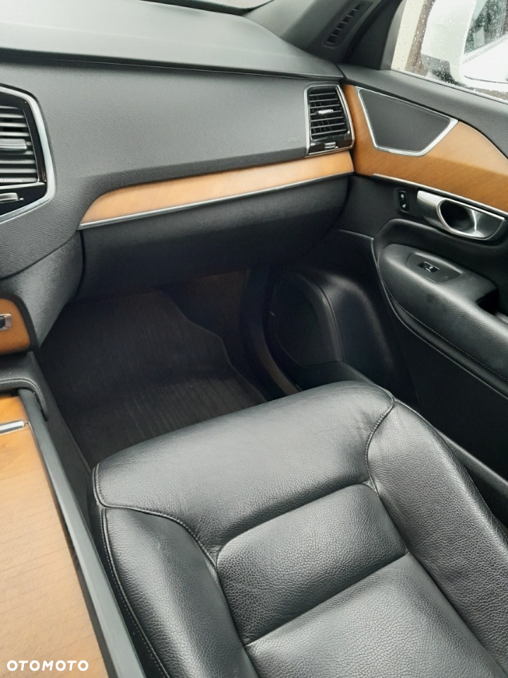Volvo XC 90 D5 AWD Momentum 7os - 16