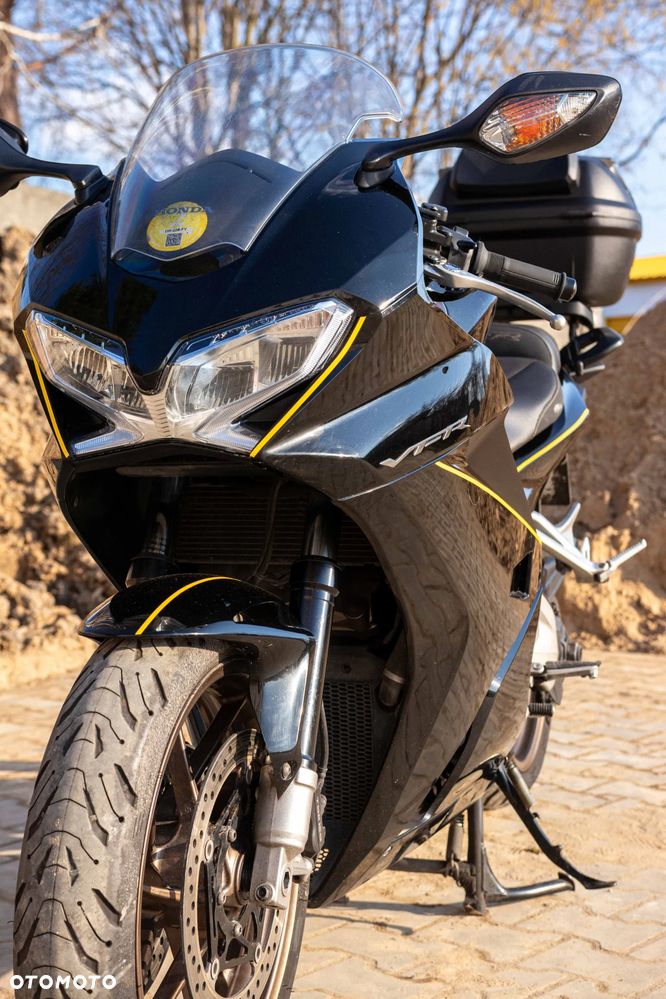 Honda VFR - 10