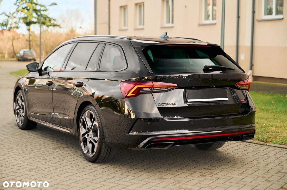 Skoda Octavia 2.0 TDI DSG RS - 10