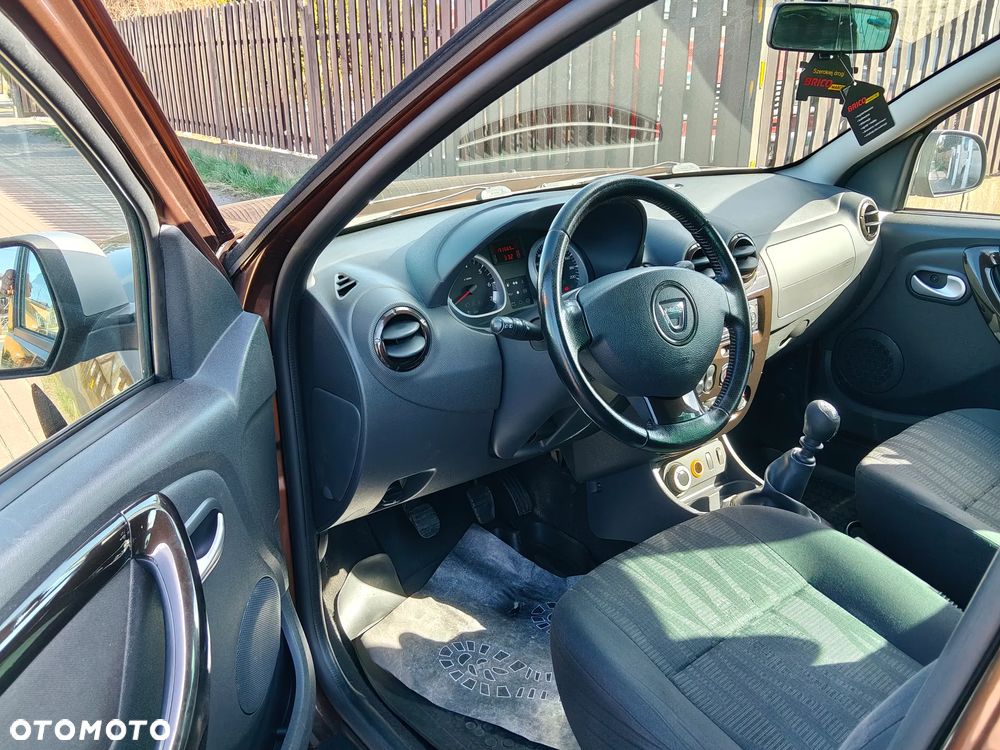 Dacia Duster 1.6 16V 4x4 - 9