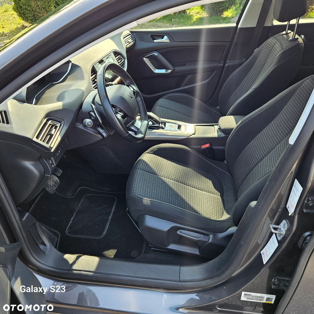 Peugeot 308 BlueHDi 130 EAT8 Allure - 14