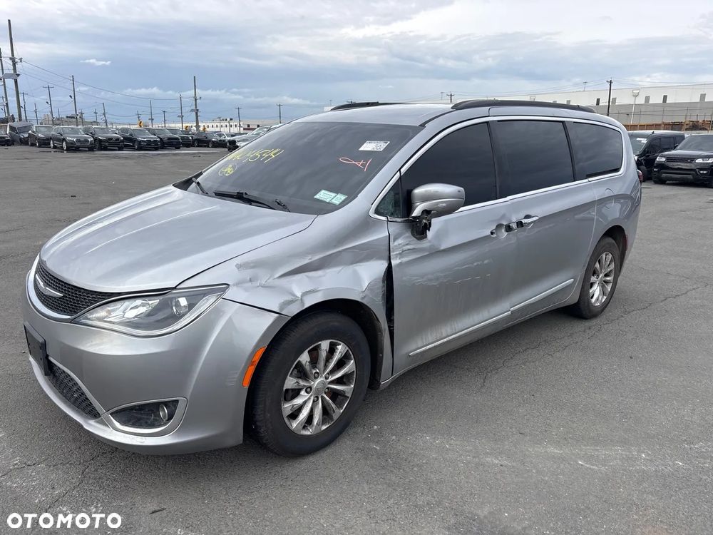 Chrysler Pacifica - 2
