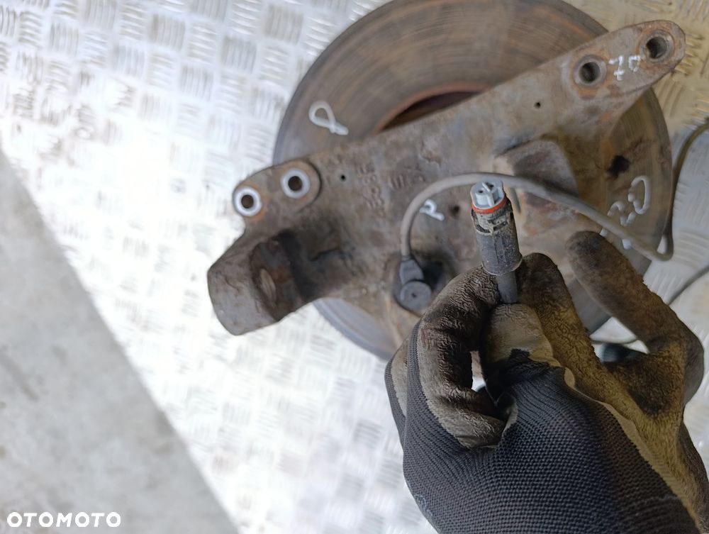 Zwrotnica Prawa Piasta Łożysko Iveco Daily 65C 70C 06-14 - 4