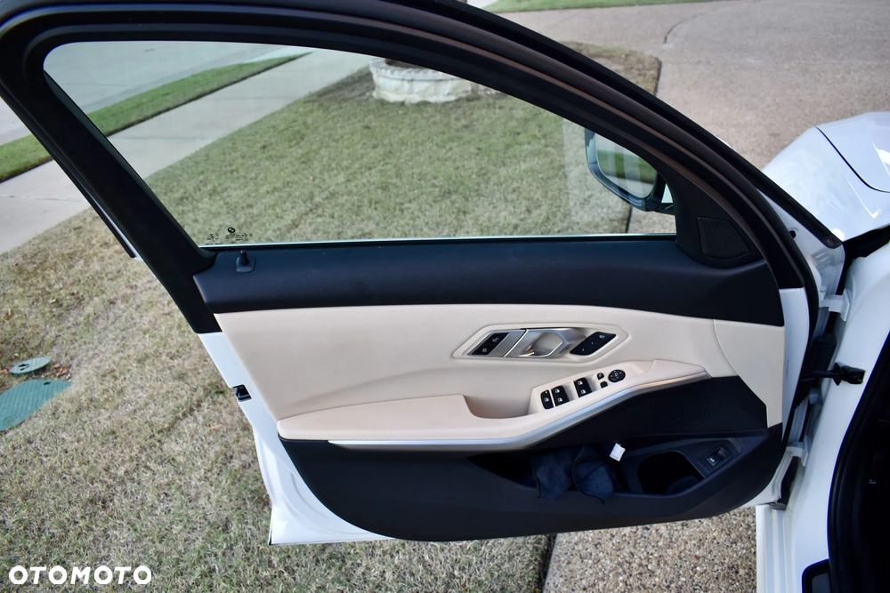 BMW Seria 3 330i - 7