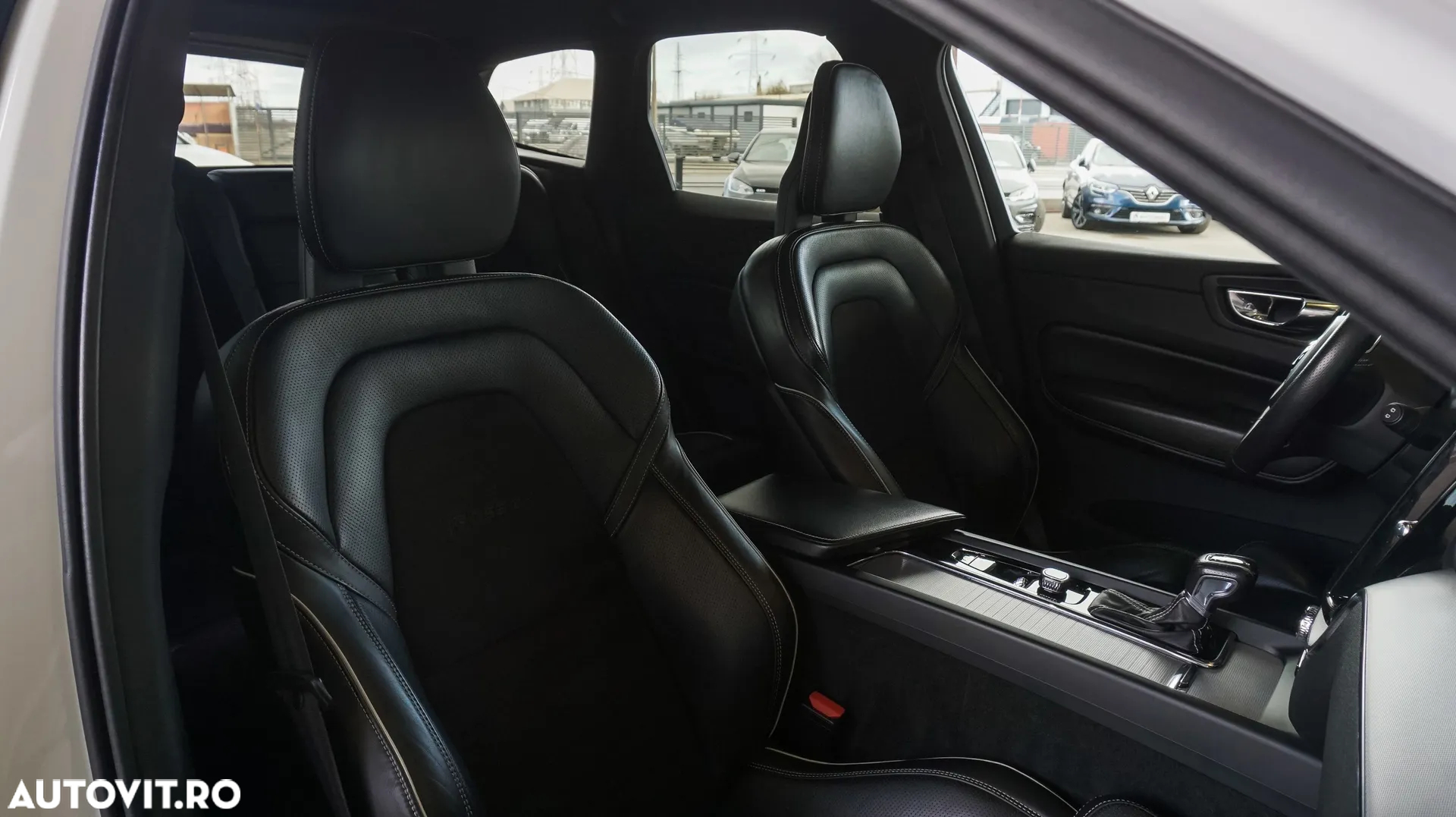 Volvo XC 60 D4 AWD Geartronic RDesign - 26