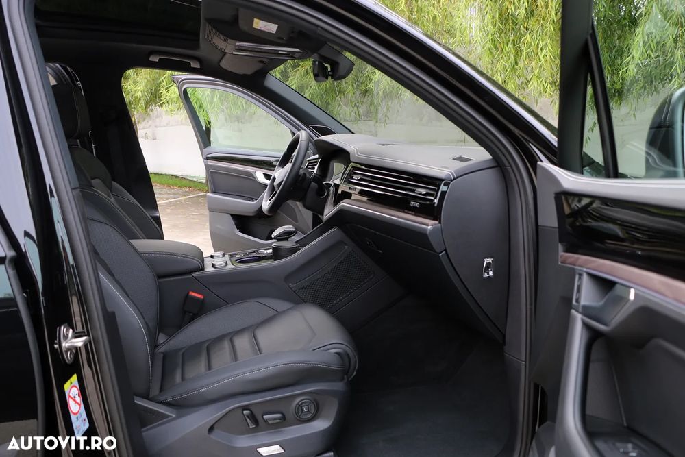 Volkswagen Touareg V6 TSI 4MOTION Elegance - 24