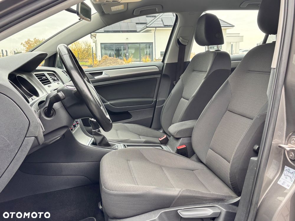 Volkswagen Golf - 23