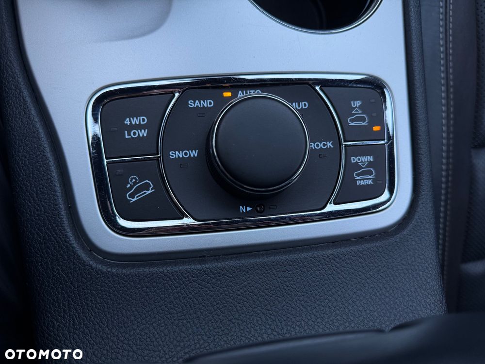 Jeep Grand Cherokee - 17