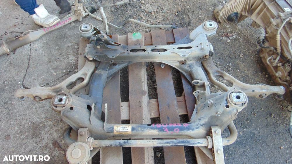 Jug Motor VW Touareg 7p 2010-2017 calandru suport motor touareg 7p dezmembrez - 1