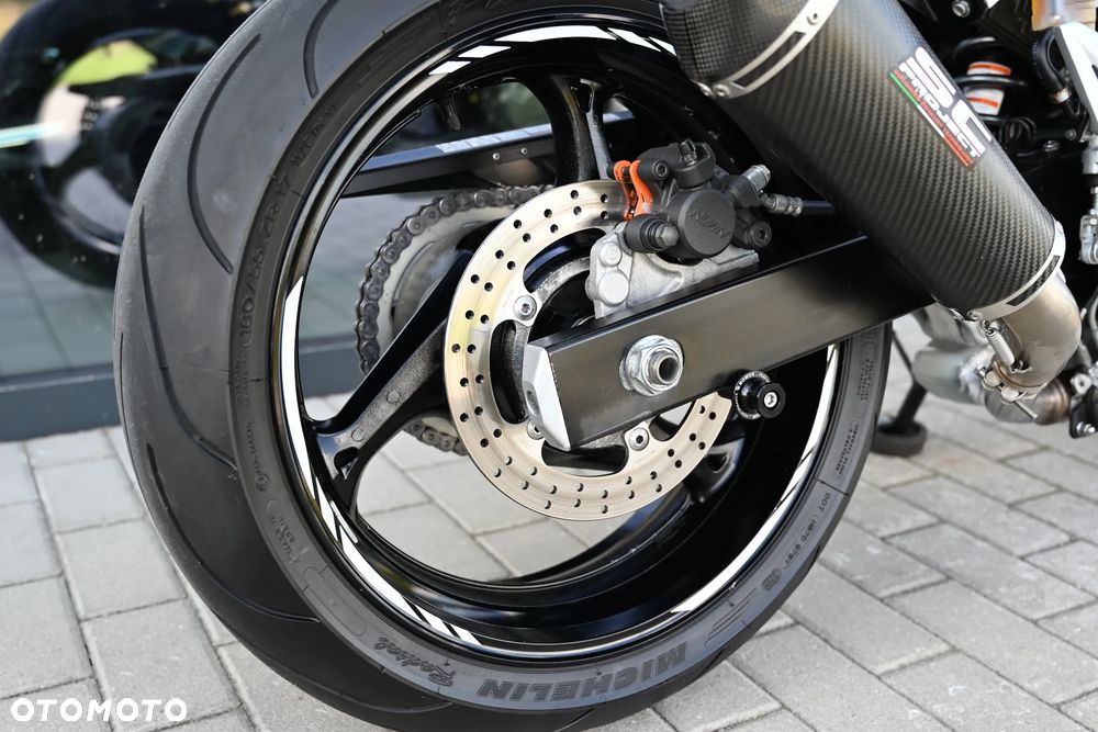 Suzuki GSR - 38