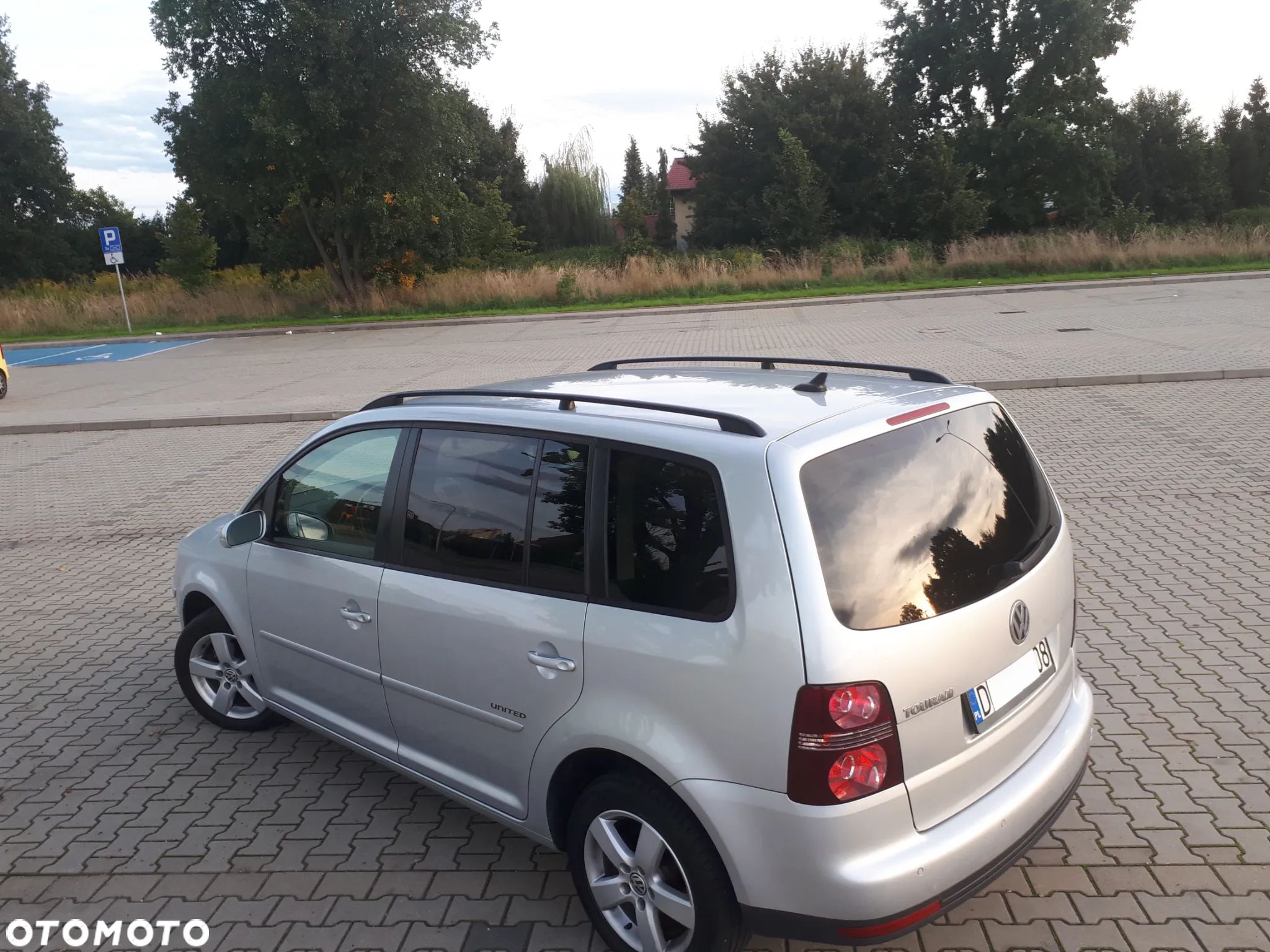 Volkswagen Touran 1.6 Trendline - 1