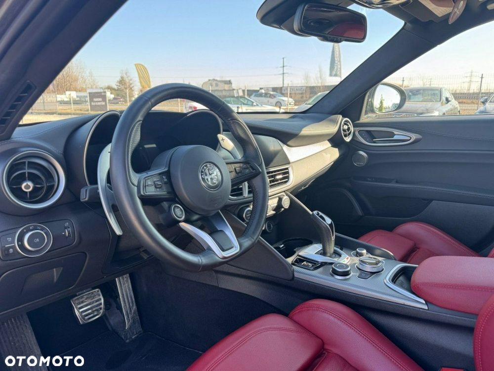 Alfa Romeo Giulia - 10