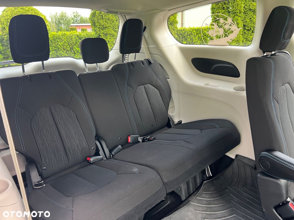 Chrysler Pacifica - 16