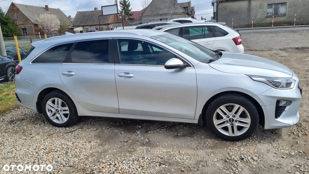Kia Ceed 1.6 CRDi (48V Mild-Hybrid) Spirit - 10